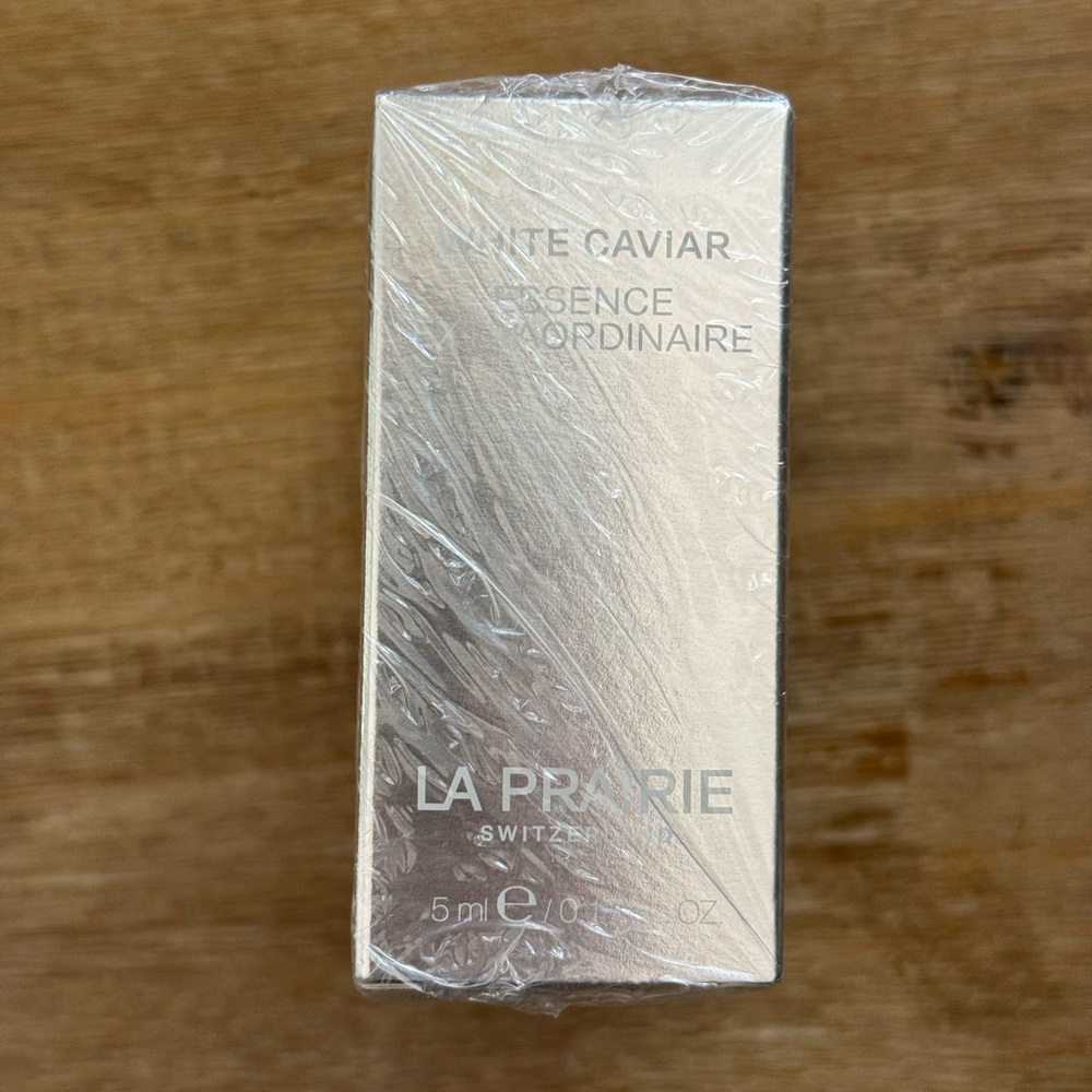 La Prairie White Caviar Essence in Silver Packaging